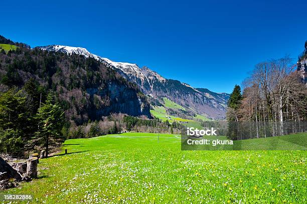 Foto de Village e mais fotos de stock de Agricultura - Agricultura, Aldeia, Alpes europeus