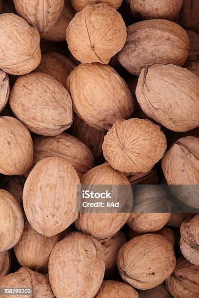 Nueces Foto de stock y más banco de imágenes de Alimento - Alimento, Asistencia sanitaria y medicina, Cacahuete - Fruto seco