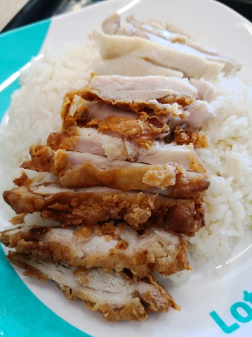 Steamed rice topped with chicken