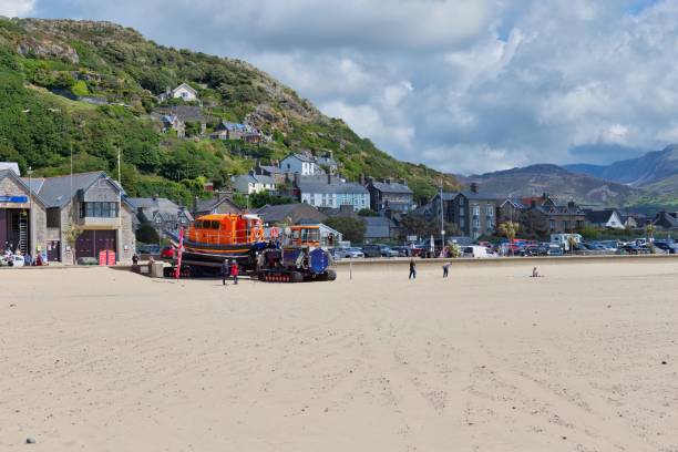 istock The town and the rescue ship, seen from the beach 1582945556