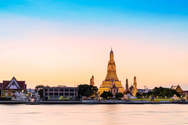 istock Wat Arun Temple of Bangkok view during sunset dusk 1583006337
