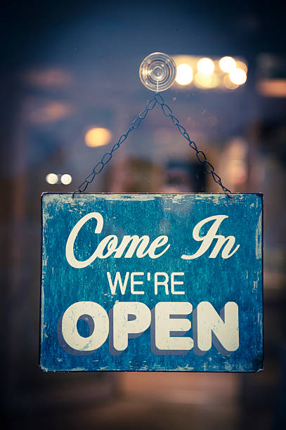 Business apertura con Open-segnale inglese - foto stock