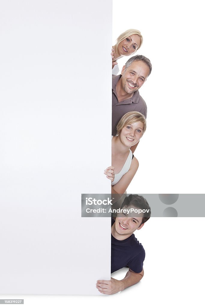 Счастливая семья, держа пустой плакат - Стоковые фото Баннер - знак роялти-фри