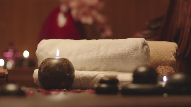 Candles and Towels in the relaxing Spa