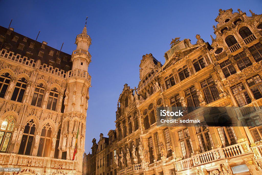 Bruxelas-a fachada do Grand palace e outros palácios - Foto de stock de Bélgica royalty-free