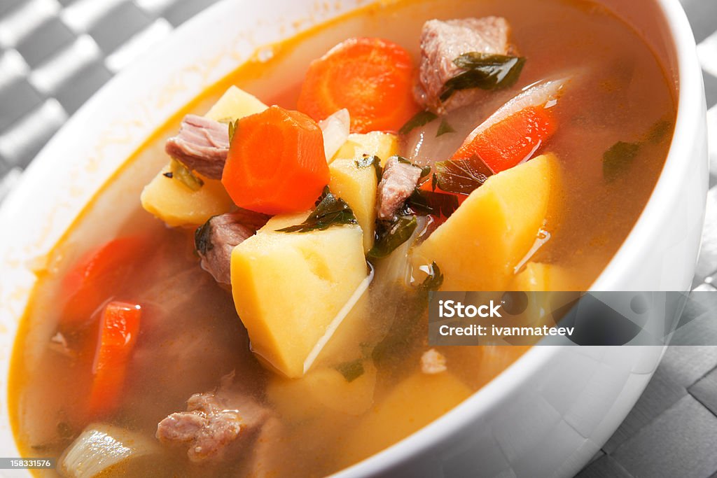 Sopa de vitela com legumes - Foto de stock de Alimentação Saudável royalty-free