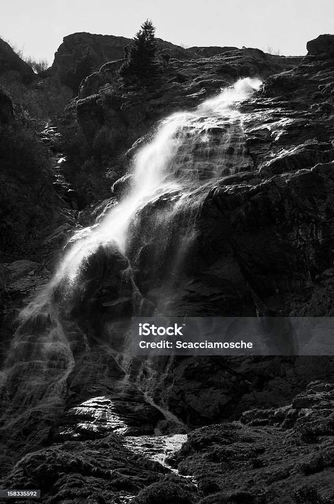 Водопад в горах - Стоковые фото Crawford Notch роялти-фри