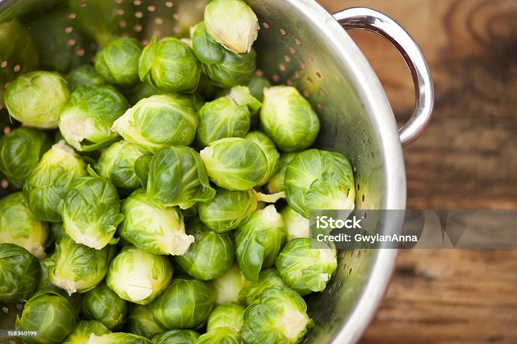 Bruselas Sprouts - Foto de stock de Col de Bruselas libre de derechos