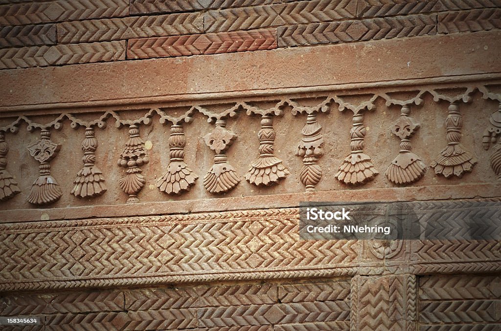 jhumka carved in stone Detail of red sandstone carvings that decorate the exterior of the Haramsara Offices (aka Jodhbai's Kitchen). A band of carved jhumkas (earrings) runs along the wall. No two jhumka are the same. Fathehpur Sikri, Uttar Pradesh, India. UNESCO World Heritage Site. Fatehpur Sikri Stock Photo