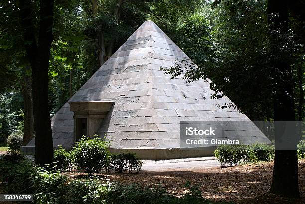 La Piramide - Fotografie stock e altre immagini di Ambientazione esterna - Ambientazione esterna, Antico - Condizione, Borsa termica