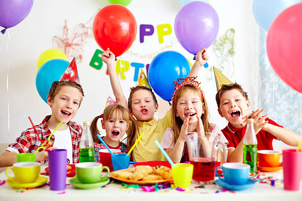 рождения party - kids party стоковые фото и изображения