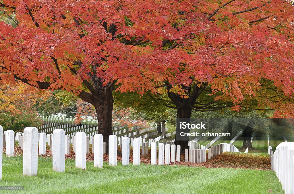 El Cementerio Nacional de Arlington cerca de Washington DC, en el otoño - Foto de stock de Otoño libre de derechos