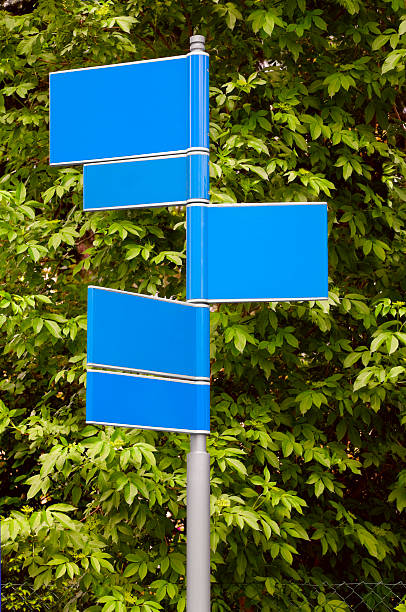 señalizaciones con hojas de fondo verde - frond footpath sign blank walk dont walk signal fotografías e imágenes de stock