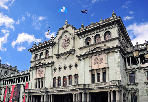 Ciudad de Guatemala / Guatemala city, Guatemala: the National Palace's monumental facade on the Central Park - used for important acts of the government - old headquarters of the President of Guatemala - known as the Green Place (\