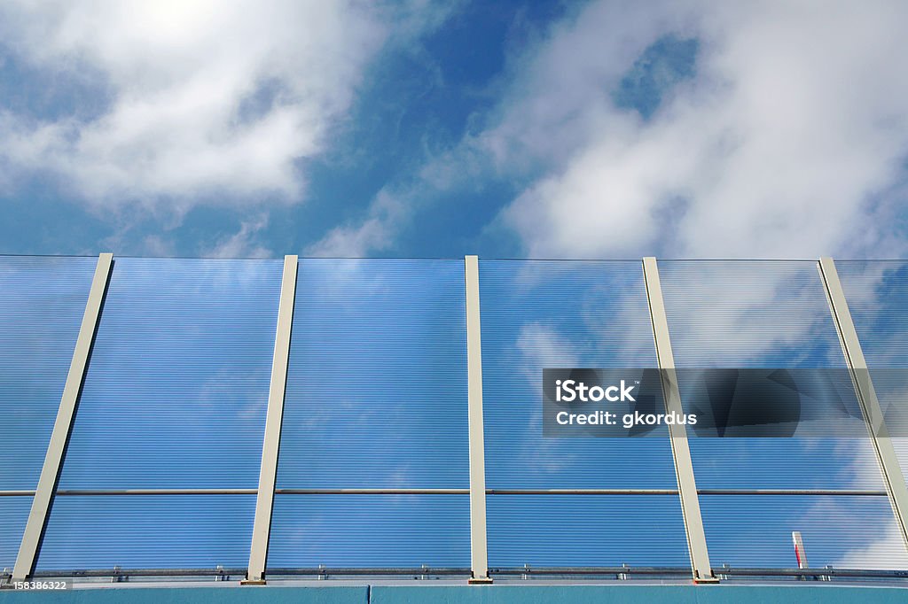 Прозрачный шум Барьер - Стоковые фото Шумозащитный экран роялти-фри