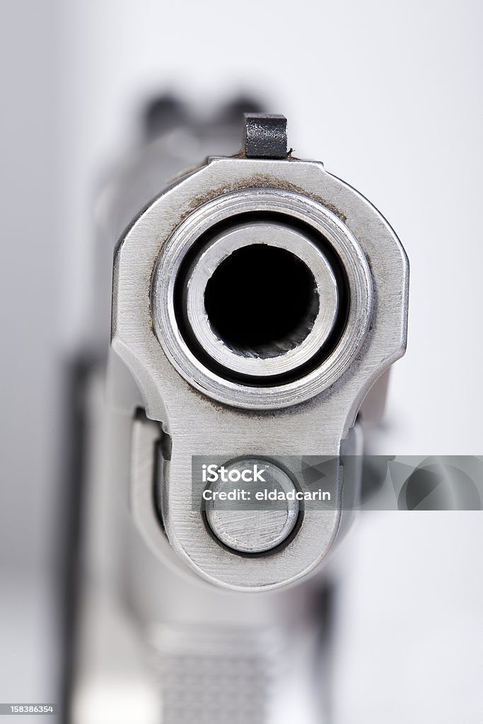 Ob man in einen Gewehrlauf guckt. - Lizenzfrei Feuerwaffenlauf Stock-Foto