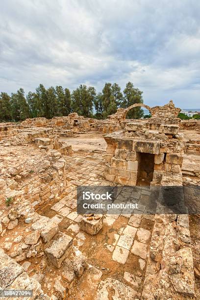 Ruinas Del Antiguo Castillo En Chipre De Pafos Foto de stock y más banco de imágenes de Adulación - Adulación, Aire libre, Antiguo