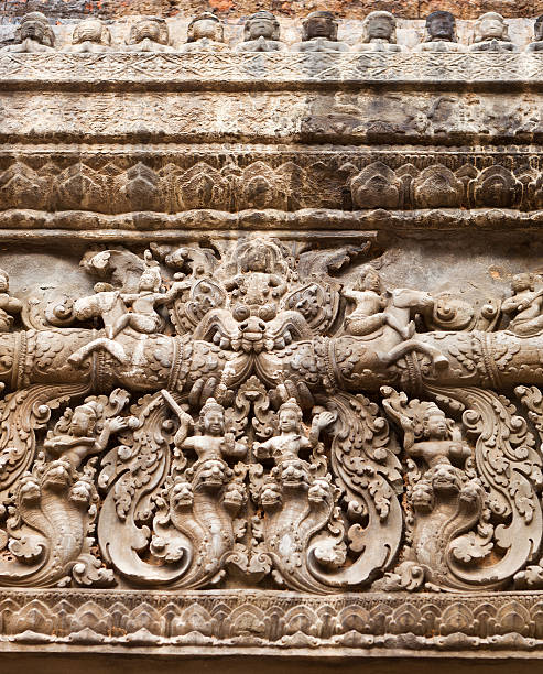 dettaglio della porta di preah ko tempio di angkor - front door international landmark local landmark national landmark foto e immagini stock