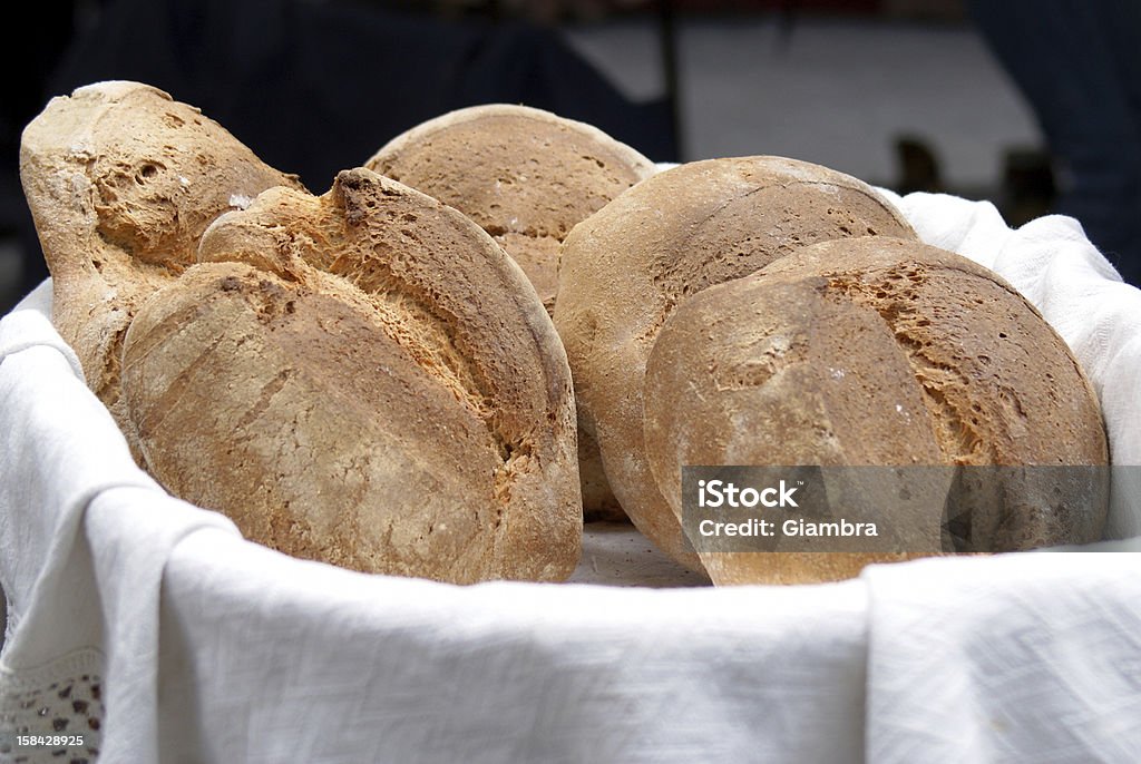 Pane nel cestino - Foto stock royalty-free di Alimentazione sana