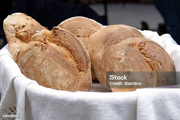 Pane Nel Cestino - Fotografie stock e altre immagini di Alimentazione sana - Alimentazione sana, Bianco, Calore - Concetto