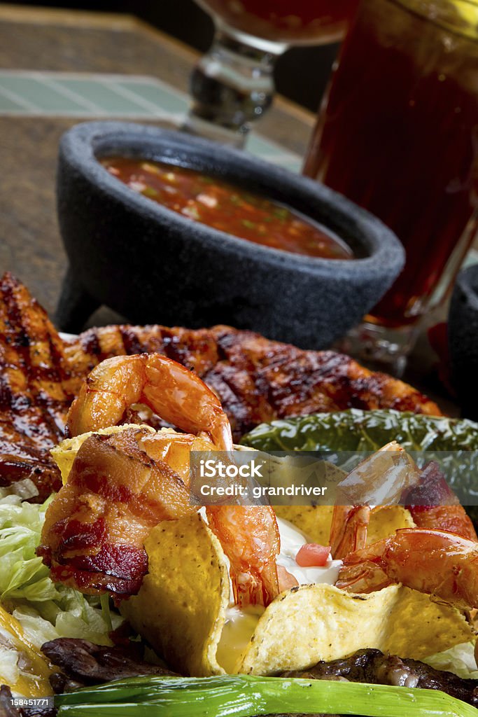 Bacon enveloppé de poulet et crevettes, jupe steaks, de Style mexicain - Photo de Aliment libre de droits