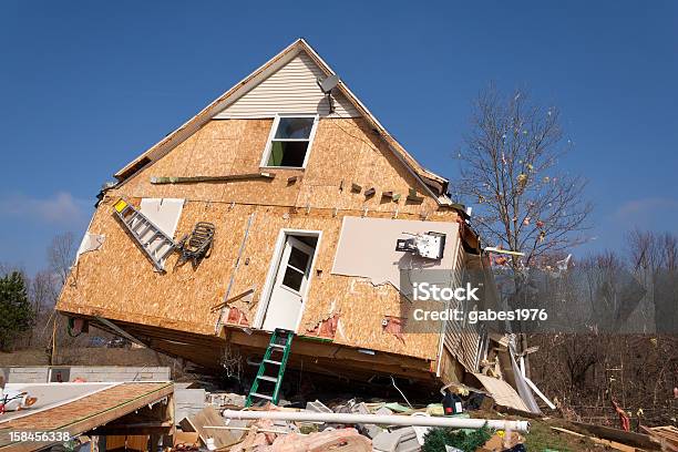 Casa Danneggiata Da F2 Tornado In Lapeer Mi - Fotografie stock e altre immagini di Ambientazione esterna - Ambientazione esterna, America del Nord, Assicurazione