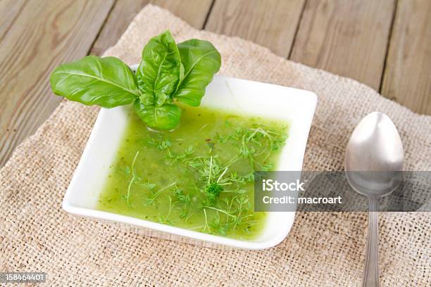 Zuppa Di Zucchini - Fotografie stock e altre immagini di Lepidio ortense - Lepidio ortense, Zuppa, Basilico