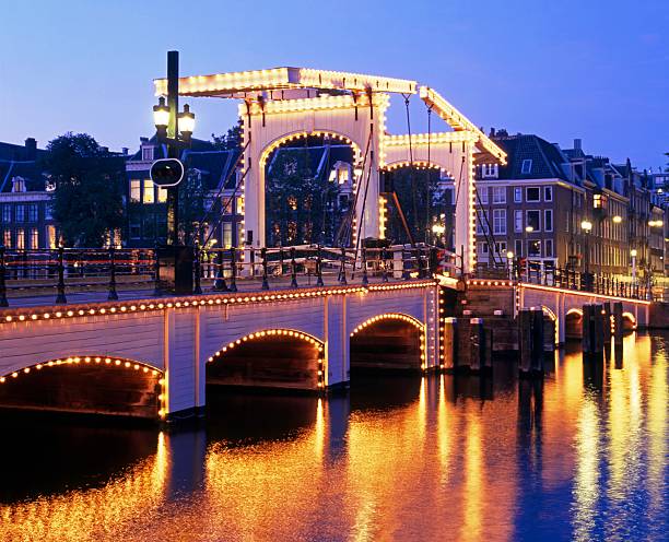 pont maigre, amsterdam, pays-bas. - magere brug photos et images de collection