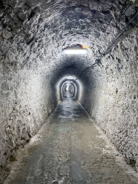 podziemny tunel w rumunii - european culture spirituality traditional culture famous place zdjęcia i obrazy z banku zdjęć