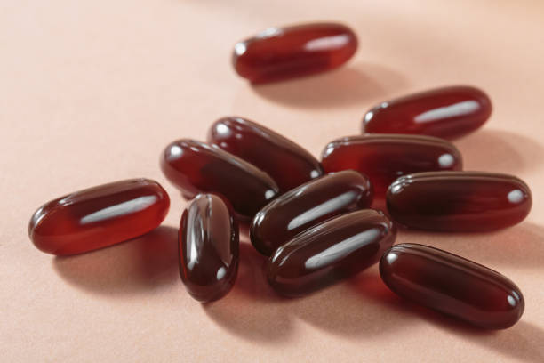 wypełnione olejem kapsułki suplementów diety - lecithin capsule brown vitamin pill zdjęcia i obrazy z banku zdjęć
