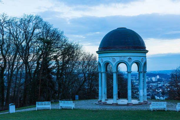 nerobergtempel in wiesbaden - neroberg stock-fotos und bilder