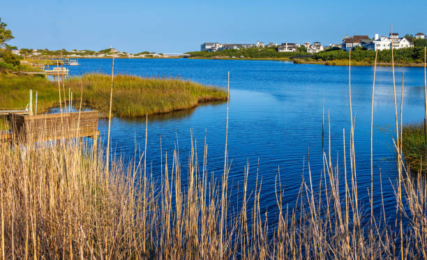 istock Lake front property with beautiful houses 1585091147