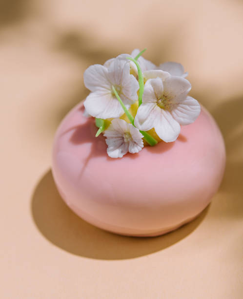 istock Pink mousse cake with mirror glaze decorated with flowers 1585181784