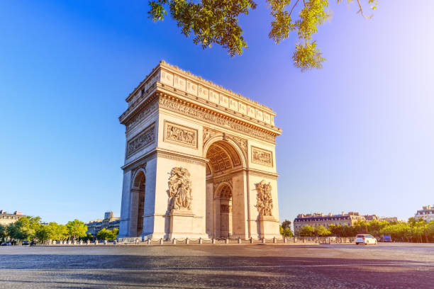 parigi, in francia. - arc arc de triomphe paris france street foto e immagini stock