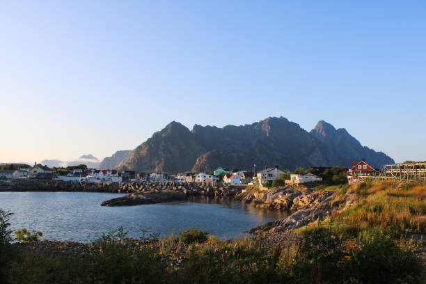 henningsvær - lofoten henningsvaer norway village fotografías e imágenes de stock