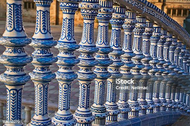 Cerámico Puente En La Plaza De España En Sevilla España Foto de stock y más banco de imágenes de Arquitectura