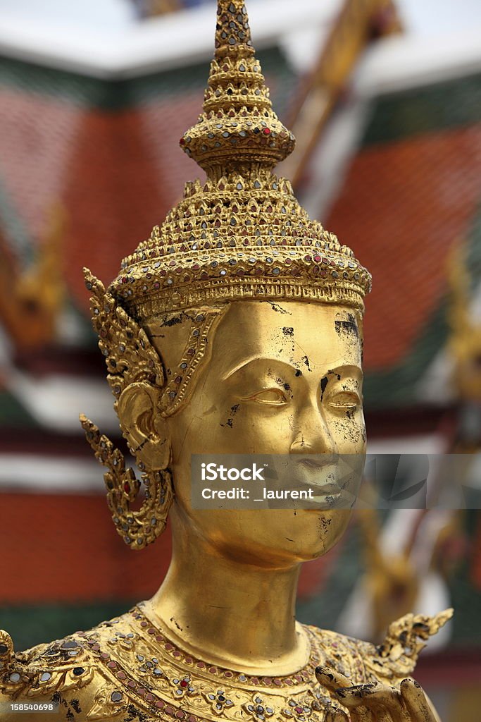 Golden Statua w Grand Palace bangkok, Tajlandia. - Zbiór zdjęć royalty-free (Architektura)