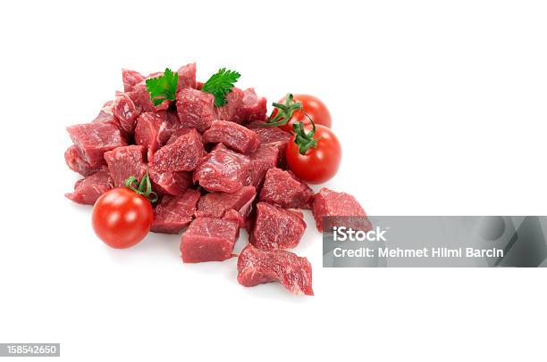 Materias Primas En Dados Carne Con Tomate Ciruela Foto de stock y más banco de imágenes de Alimento - Alimento, Bistec, Carne