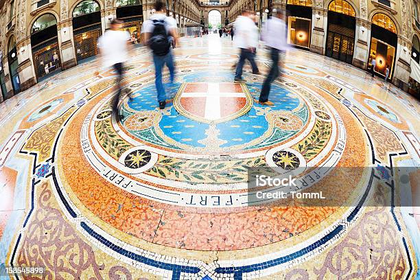 Galleria Vittorio Emanuele Ii En Milán Italia Foto de stock y más banco de imágenes de Milán - Milán, Ir de compras, Venta al por menor