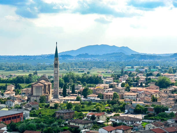 istock Farra di Soligo - Prosecco hills 1585481437