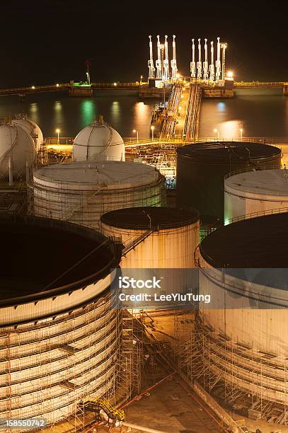 Tanques De Armazenamento De Petróleo - Fotografias de stock e mais imagens de Abastecer - Abastecer, Armação de Construção, Arquitetura