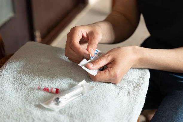 istock Nurse's hands unpack alcohol wipes. Close-up. 1585518350