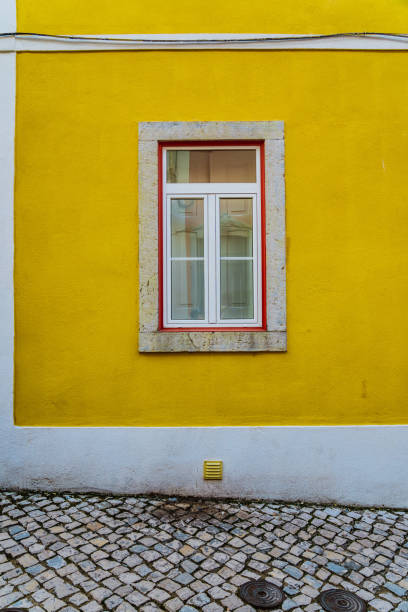 istock Old Portugal House 1585526525