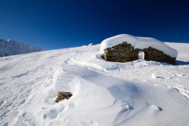 istock Ruins of an old pasture hut in winter 158553112