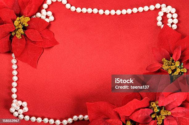 Sfondo Di Natale Rosso - Fotografie stock e altre immagini di Agrifoglio - Agrifoglio, Arredamento, Collana