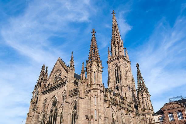 tempel saint-etienne von mulhouse.   elsass, frankreich - mühlhausen stock-fotos und bilder