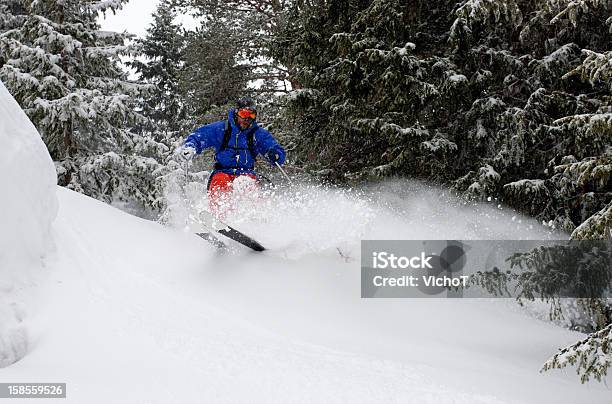 Tiefen Pulverschnee Stockfoto und mehr Bilder von Aktivitäten und Sport - Aktivitäten und Sport, Berg, Bewegung