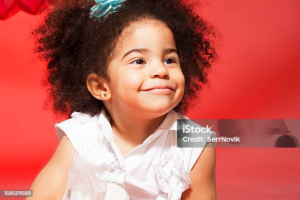 세로는 작은 검정색 꼬불꼬불한 Haired 여자아이 아기에 대한 스톡 사진 및 기타 이미지 - 아기, 밸런타인데이, 아프리카 민족