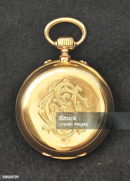 Foto de Clássico Golden Relógio De Bolso e mais fotos de stock de Antigo - Antigo, Antiguidade, Dourado - Descrição de Cor