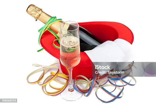 赤色シルクハットシャンパンとガラス - アルコール飲料のストックフォトや画像を多数ご用意 - アルコール飲料, カットアウト, グラス